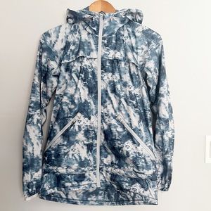 Lululemon Miss Misty Rain Jacket II Sea Side Silver Fox Alberta Lake Size 2